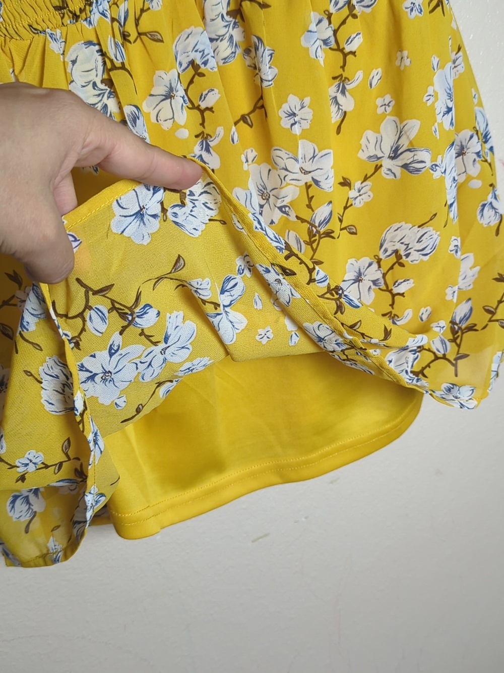 Doe & Rae Yellow Floral Smocked Ruffle Strap Camisole Size S - Picture 3 of 7